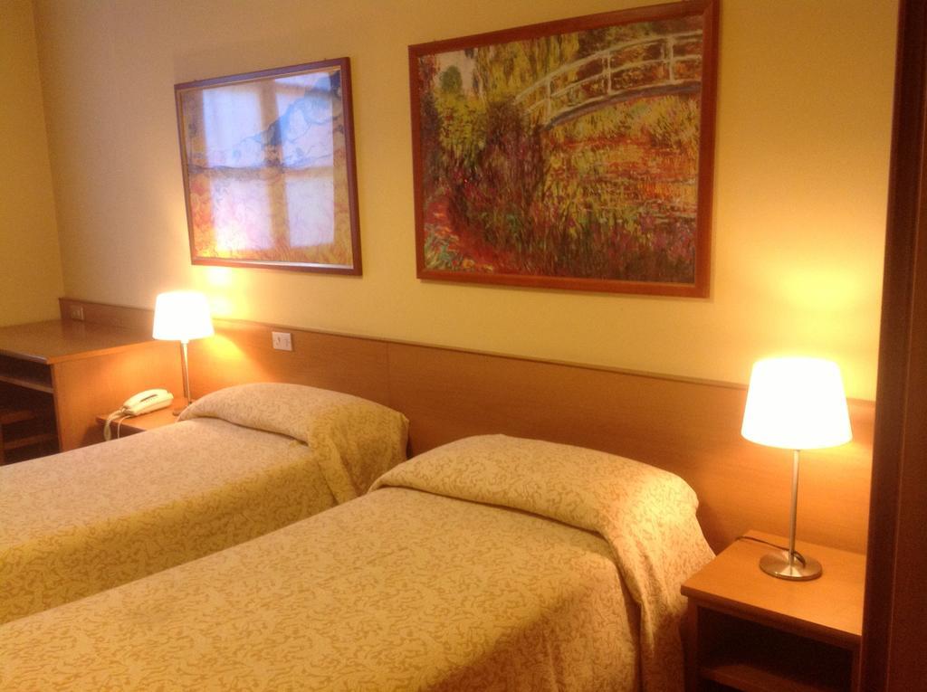 Antica Trattoria Dell'Uva Hotel Monza Room photo